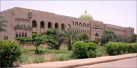 Фото - здание Университета Адена